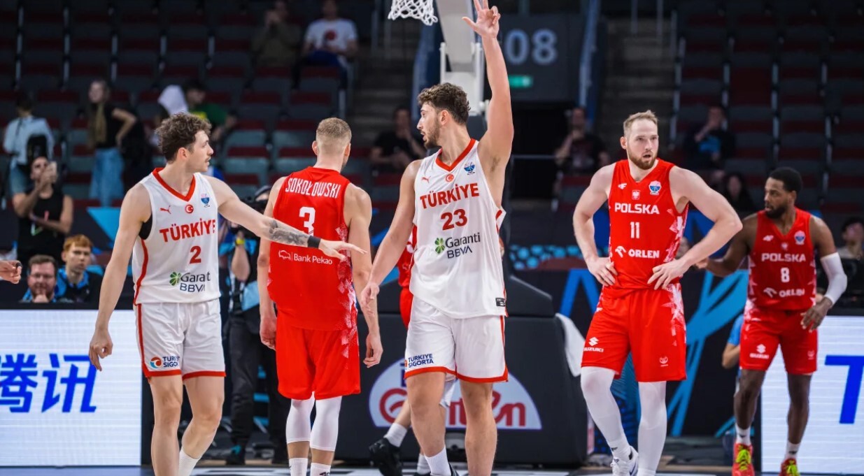 Євробаскет-2025: визначилась перша пара півфіналістів